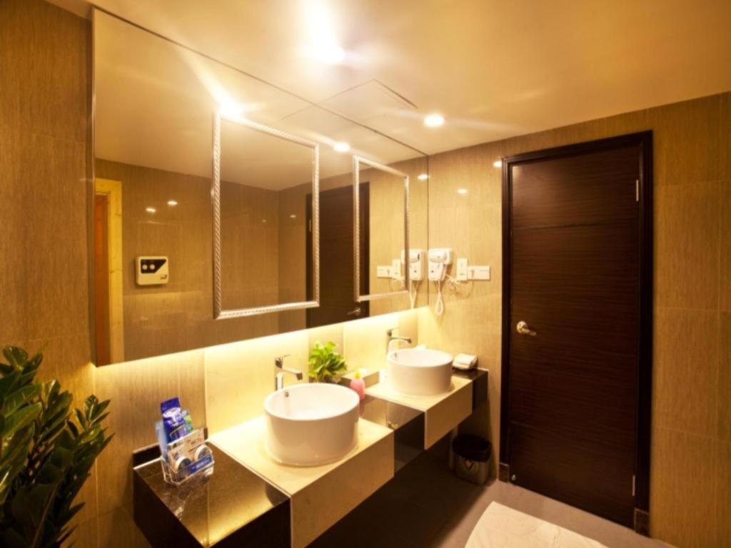 New World Hotel Гуанчжоу Экстерьер фото