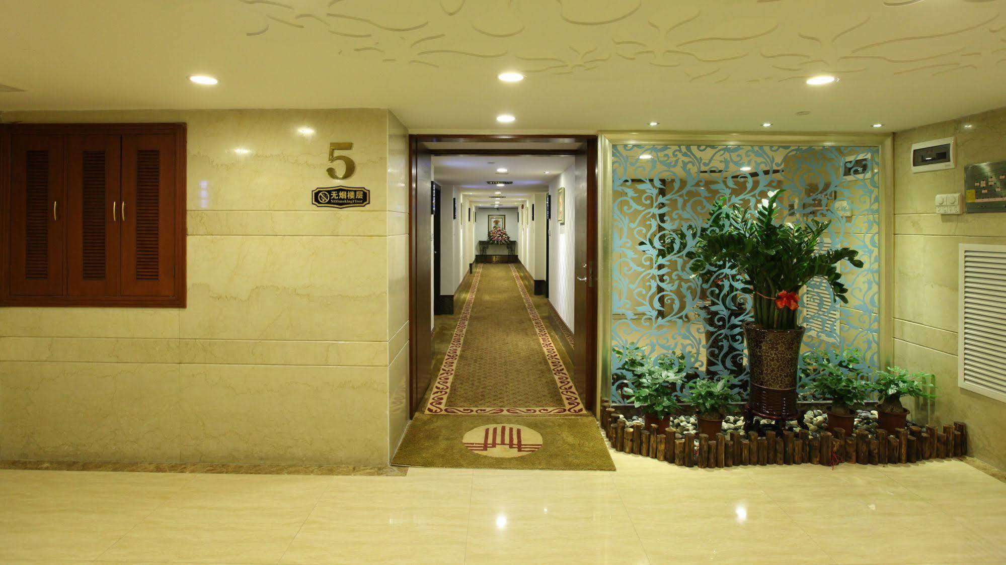 New World Hotel Гуанчжоу Экстерьер фото